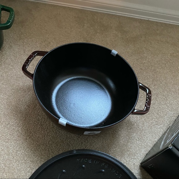 Staub new #24 3-3/4qt Rooster Red - Picture 7 of 16